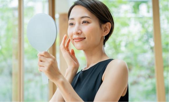“表情ジワ”の原因となる筋肉の収縮を抑制